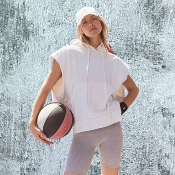 NWOT  FP MOVEMENT IN MOTION MUSCLE HOODIE TOP - Picture 1 of 2